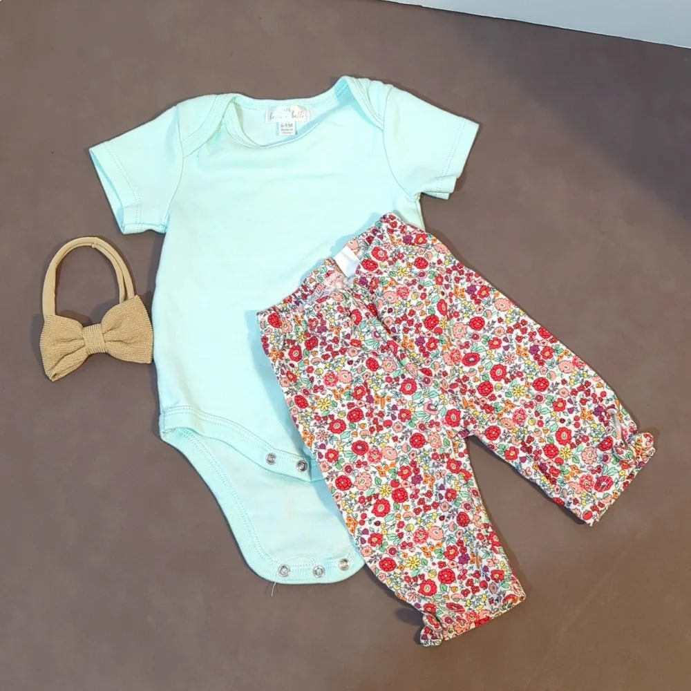 Lot of Baby Girl Outfits 9 pc 3 ea Onesie Bottoms Bows All matching sets 6-9 mo